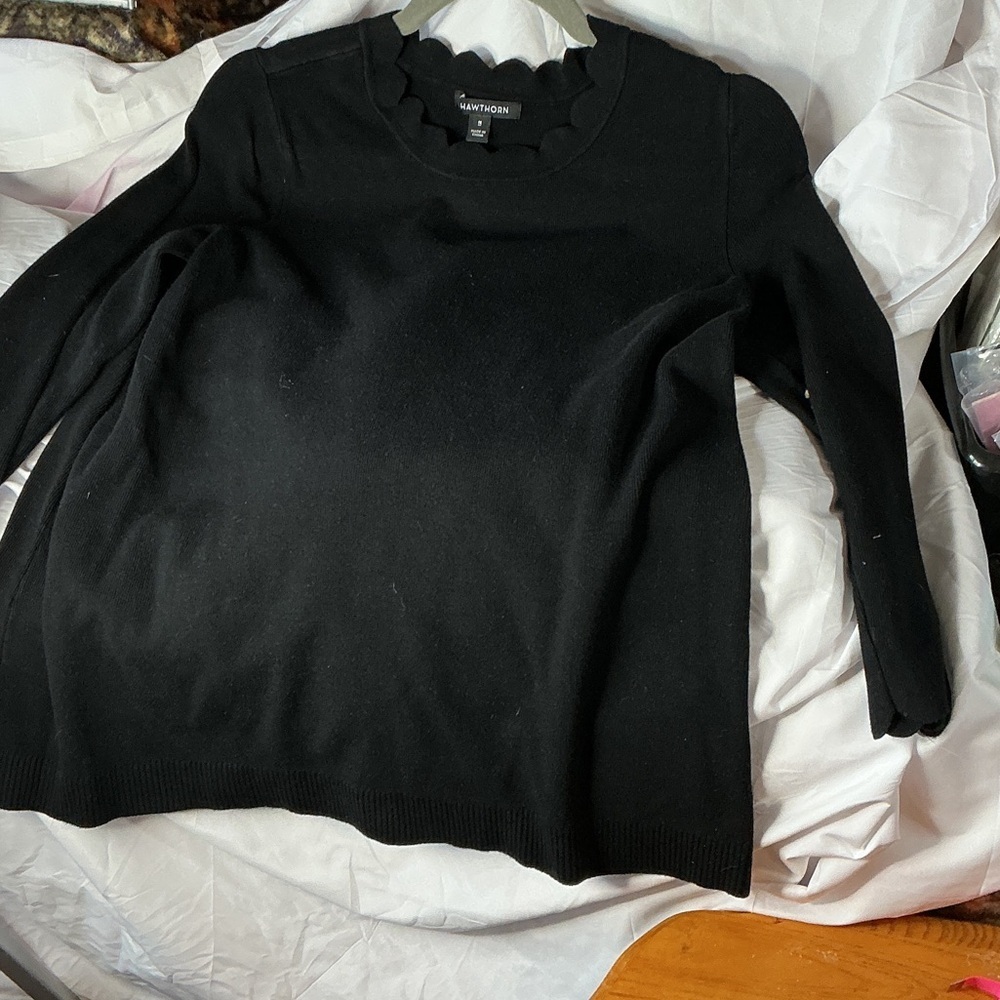 GAP Women's Black Crew Neck Sweater